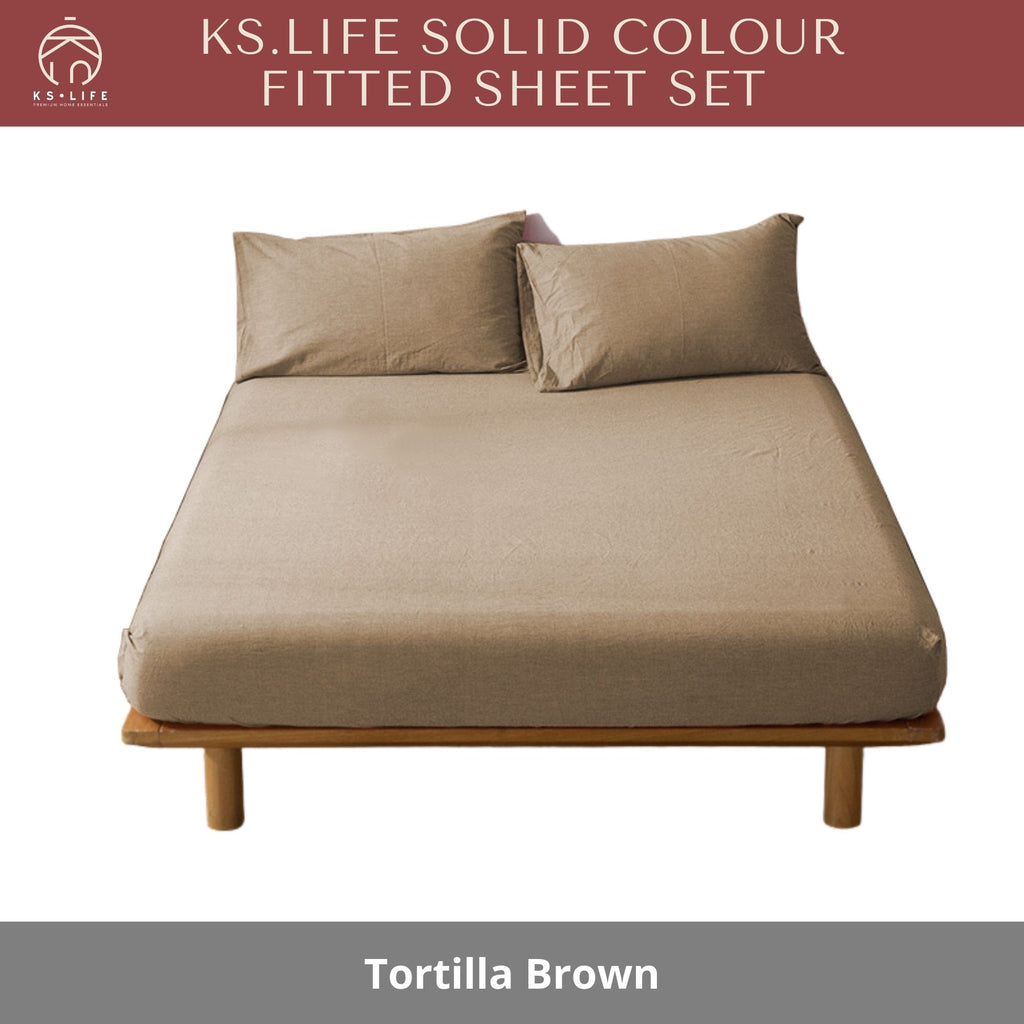 neutral minimalist bedsheet, cozy minimalist bedroom